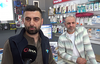 Sultangazi'de satın almak için baktığı telefonu çalıp kaçtı