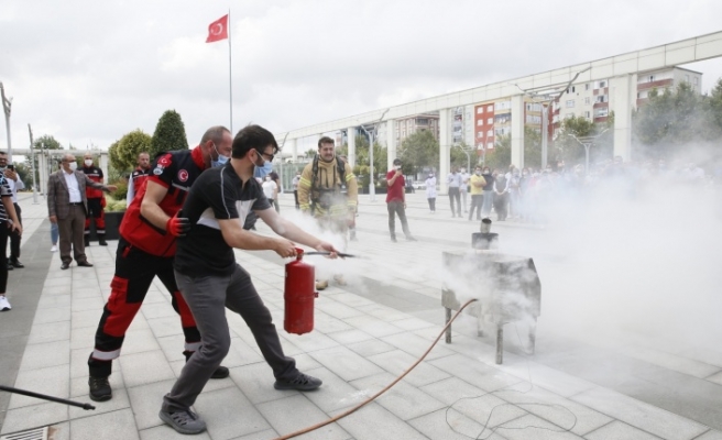 Sultangazi Belediyesi’nde Gerçekleştirilen Yangın Tatbikatı Gerçeğini Aratmadı