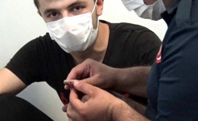 Sultangazi'de iş kazası geçiren genç parmağına metal çaktı