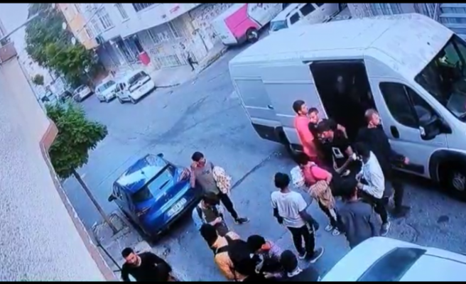 Sultangazi'de onlarca Afgan sabah saatlerinde sokağa bırakıldı
