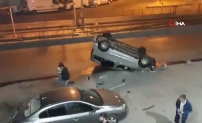 Sultangazi'de otomobil takla attı 2 kişi yaralandı.