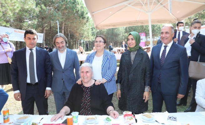 Ulu çınarlar Sultangazi'de ağırlandı