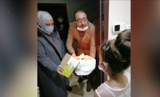 Karantinadaki Rana'ya muhtar amcasından doğum günü sürprizi