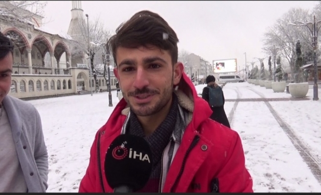 Sultangazi'de lapa lapa kar yağdı çocukların kar sevinci kamerada