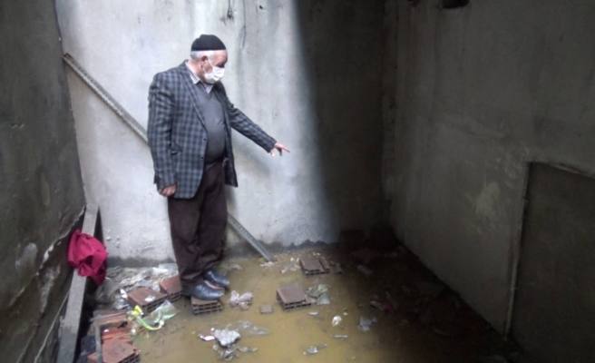 Sultangazi'de 4 binanın bodrum katını lağım suyu bastı: İSKİ'ye tepki yağdı