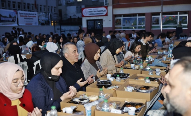 Sultangazi Belediye Başkanı Dursun Gençlerle İftarlarda Buluşuyor 