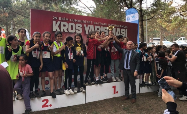 Sultangazi’de Cumhuriyet Bayramı Kros Koşusu