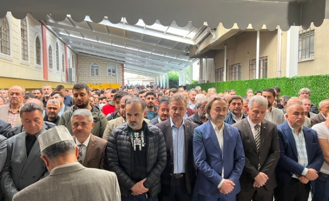 Ünlü radyocu Umut Öztürk'ün eşi kansere yenik düştü