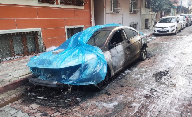 Sultangazi'de cezaevinden çıkan adam, komşusunun aracını yaktı