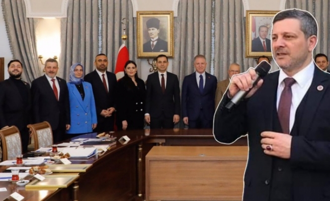 Sultangazi'li muhtar bir ilke imza attı.