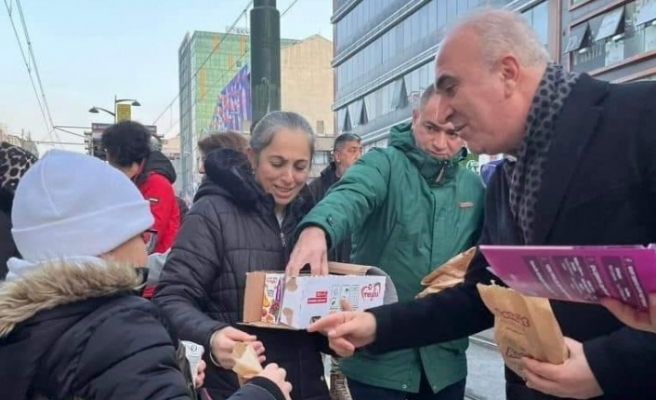 EPÖZDEMİR SABAH İKRAMLARIYLA EMEKÇİNİN YÜZÜNÜ GÜLDÜRÜ.