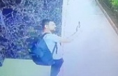 Sultangazi'de ayakkabı hırsızın pişkinliği kamerada