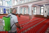 Sultangazi’deki Camiler Bayram Öncesi Gülsuyu ile Yıkandı  