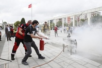 Sultangazi Belediyesi’nde Gerçekleştirilen Yangın Tatbikatı Gerçeğini Aratmadı