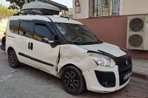 Sultangazi'de otomobil ile motosiklet çarpıştı 2 kişi yaralandı.