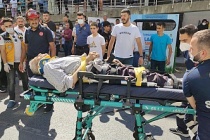 Sultangazi'de yan binanın çatısına düşen yaşlı adam ağır yaralandı