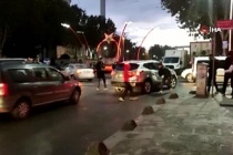 Sultangazi'de Iki Genç Bahsis Almak Için Gelin Arabasinin Önünü Kesti