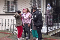 Sultangazi'de şömineden çıkan yangın yan daireye sıçradı