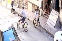 Sultangazi'de emanet telefon bahanesiyle bisiklet çaldılar