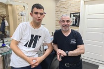 Sultangazi'li kuaför 13 yaşında çırak olarak başladığı dükkanın 37 yıldır işletmeciliğini yapıyor 