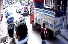 Sultangazi'de babasının kamyonetini kaçıran çocuk ortalığı birbirine kattı