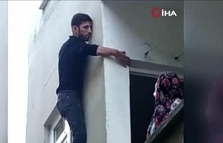 Sultangazi'de pencerede mahsur kalan hırsız...
