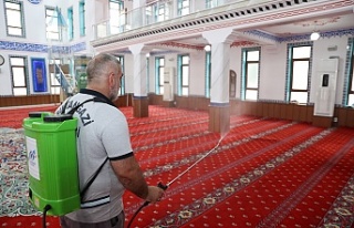 Sultangazi’deki Camiler Bayram Öncesi Gülsuyu...