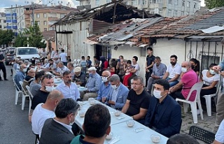 Muhtar Ümit Doğan,5 bin kişiye aşure ikramında...