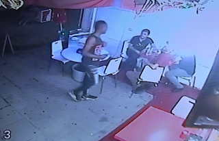 Sultangazi'de yakaladıkları hırsızın karnını...
