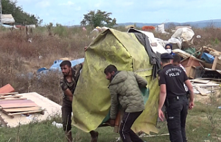 Sultangazi'de kaçak barakaların yıkımında...