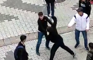 Sultangazi'de okul saatinde sokak kavgası yapan...