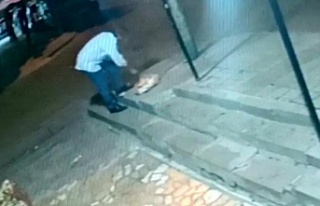 Sultangazi'de yere düşen emekli maaşını...