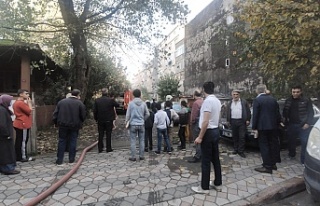 Sultangazi'de ayakkabı imalathanesinde yangın...
