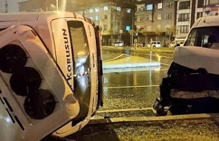 Gaziosmanpaşa’da iki servis minibüsü çarpıştı:...