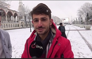 Sultangazi'de lapa lapa kar yağdı çocukların...