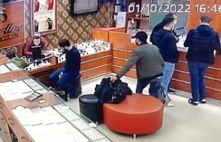 Sultangazi'de kuyumcuda içinde 500 bin liralık...