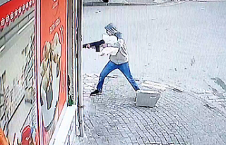 Sultangazi'de bir kişi arkadaşını pompalı...