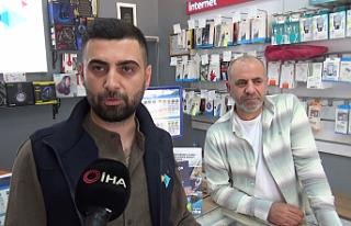 Sultangazi'de satın almak için baktığı telefonu...