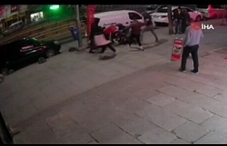 Sultangazi'de yakaladıkları kişiyi sopa ve...