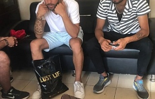 Askere gideceğini söyleyerek para toplayan 3 kişi...
