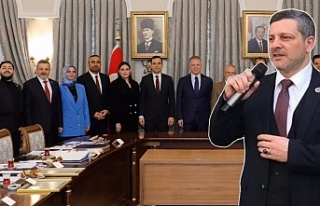 Sultangazi'li muhtar bir ilke imza attı.