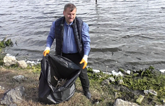Eyüpsultan'da göl kenarından 1 buçuk ton çöp toplandı