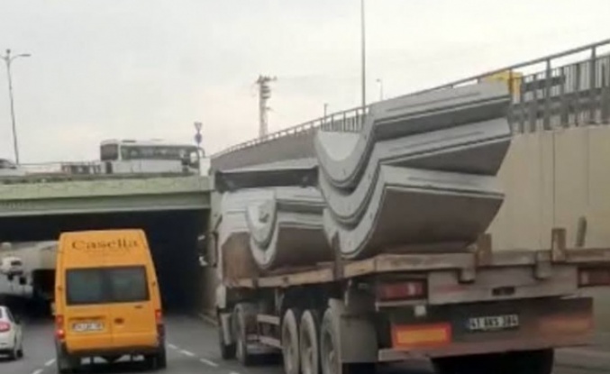 Arnavutköy'de tonlarca ağırlıktaki tehlikeli taşımacılık kameraya yansıdı