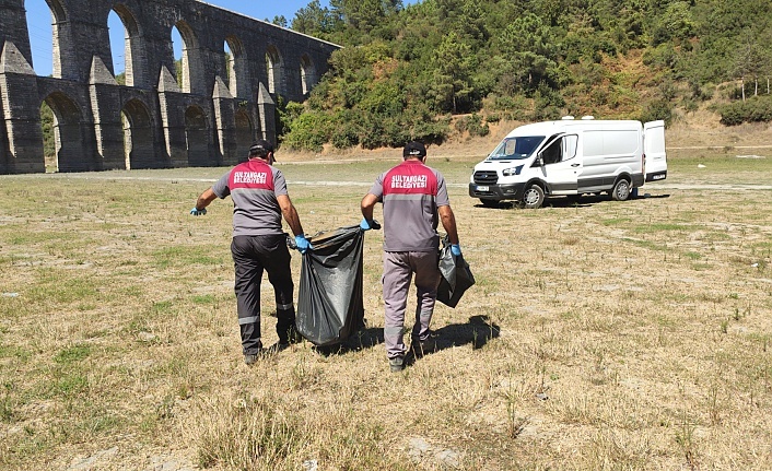 Alibey Barajı’ndaki köpek ölülerini İSKİ temizlemeyince, Sultangazi Belediyesi topladı