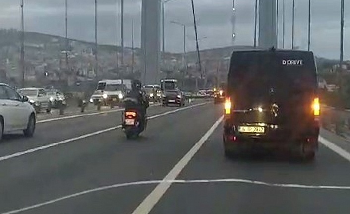 15 Temmuz Şehitler Köprüsünde motosikletli sürücünün zor anları
